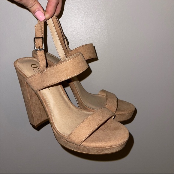 Nude block heels size 7.5womens - Picture 5 of 6